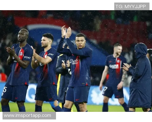 绝平巴黎伊桑与姆巴佩庆祝合影展现兄弟情深与奋斗历程 绝平巴黎伊桑与姆巴佩庆祝合影展现兄弟情深与奋斗历程