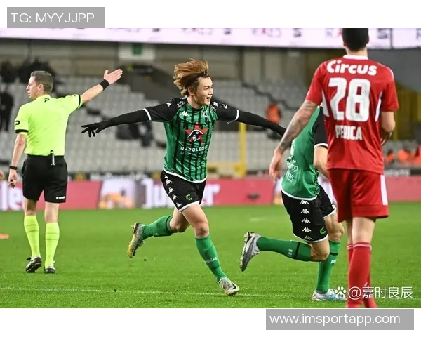 上田绮世状态火热半场梅开二度助力球队领跑荷甲射手榜