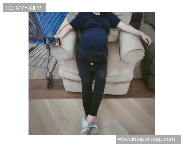 安芬尼西蒙斯女友现场带娃观战颜值如何网友热议