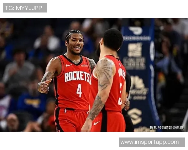 杰伦格林高中球衣退役仪式太阳主教练与新队友齐聚祝贺 杰伦格林高中球衣退役仪式太阳主教练与新队友齐聚祝贺