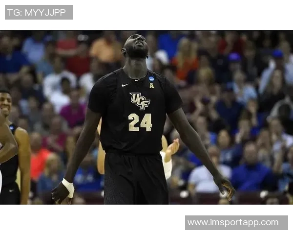 彼得森两场比赛展现卓越实力场均215分15断15帽命中率高达60