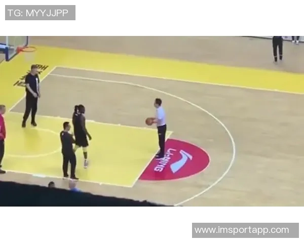 三球本赛季表现下滑愿意离队场均216分69板96助命中率创生涯新低 三球本赛季表现下滑愿意离队场均216分69板96助命中率创生涯新低