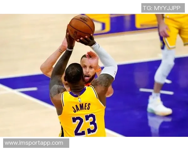 勇士半场比赛状态低迷仅得4分库里缺阵让球队陷入困境 勇士半场比赛状态低迷仅得4分库里缺阵让球队陷入困境