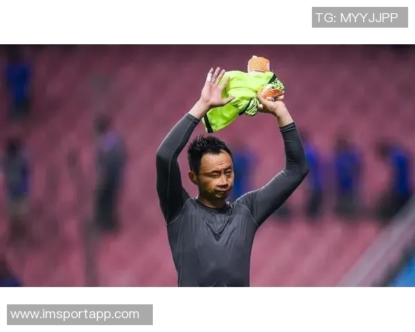 李帅致敬四星球迷：每一个冠军都是我们共同努力的结果