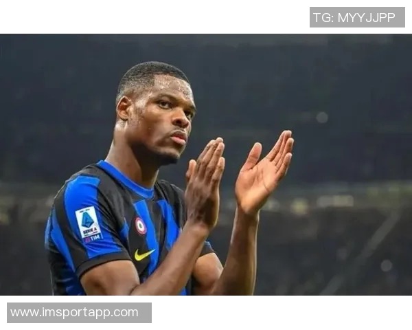 邓弗里斯谈被换下的不满情绪期待球队未来表现更佳