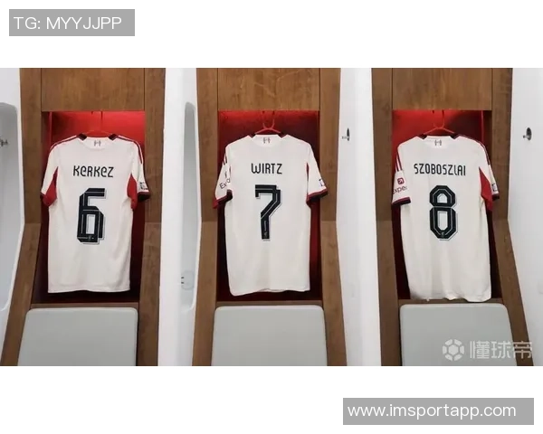 曼联客战利物浦将首次穿白色客场球衣引发球迷热议 曼联客战利物浦将首次穿白色客场球衣引发球迷热议