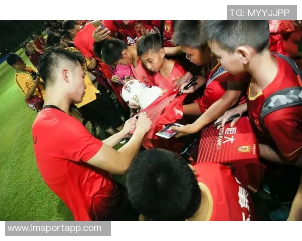 米兰球探现场考察铃木彩艳补时扑点助球队赢得关键胜利 米兰球探现场考察铃木彩艳补时扑点助球队赢得关键胜利