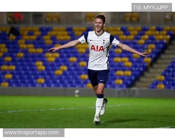 热刺19岁边锋奥利弗艾罗外租加盟英甲曼斯菲尔德队 热刺19岁边锋奥利弗艾罗外租加盟英甲曼斯菲尔德队