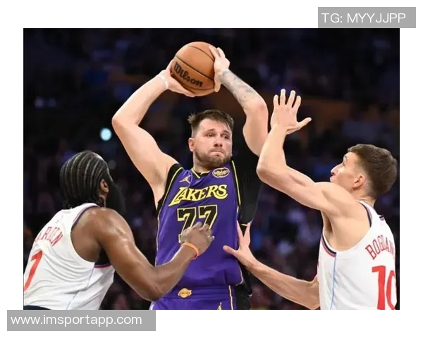 东契奇27岁前创下83次三双佳绩历史排名第四仅次于大O约基奇和魔术师