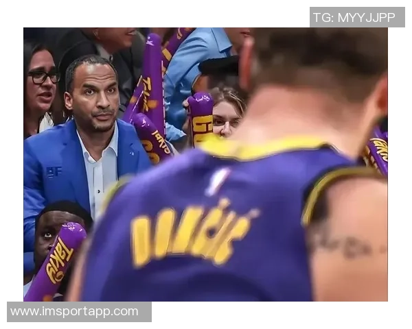 基德透露浓眉全力以赴渴望复出期待七到十天内重返赛场 基德透露浓眉全力以赴渴望复出期待七到十天内重返赛场