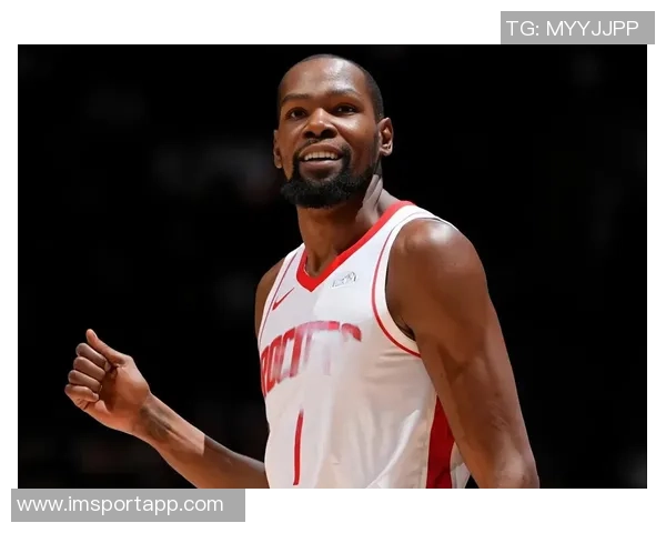 杜兰特苦战上半场表现抢眼砍下全队最高15分助力球队奋战