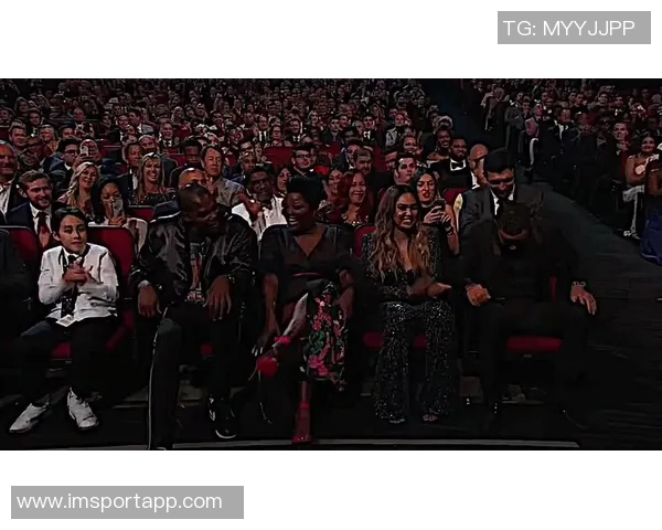 库里分享温馨家庭合照与六口之家共迎2026年幸福时刻